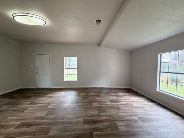1309 N Clay Street, Ennis, TX 75119