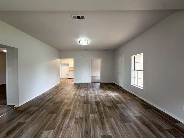 1309 N Clay Street, Ennis, TX 75119