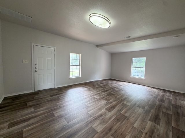 1309 N Clay Street, Ennis, TX 75119
