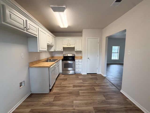 1309 N Clay Street, Ennis, TX 75119