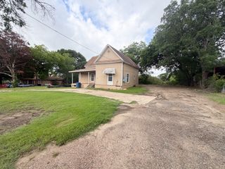 1309 N Clay Street, Ennis, TX 75119