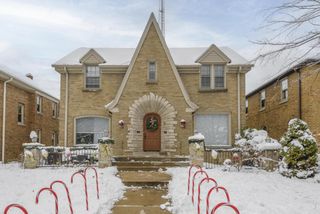 4111 N Woodburn STREET #4113, Shorewood, WI 53211