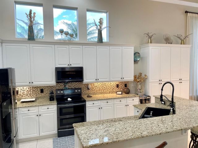 102 SE RIO PALERMO, Port St. Lucie, FL 34984