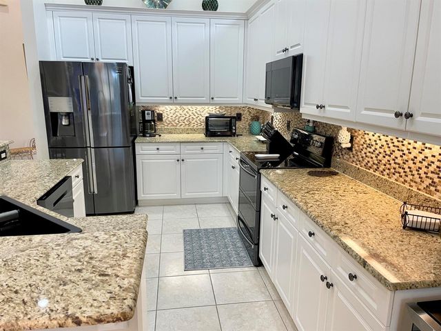 102 SE RIO PALERMO, Port St. Lucie, FL 34984
