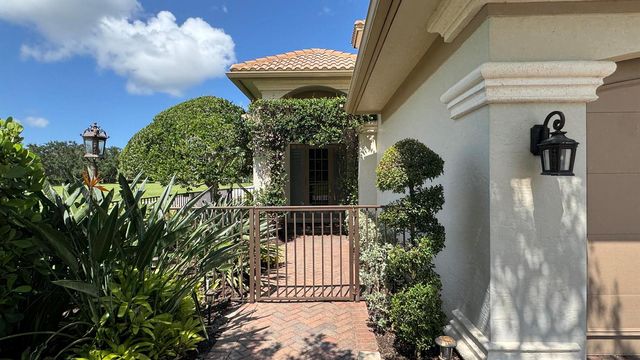 102 SE RIO PALERMO, Port St. Lucie, FL 34984