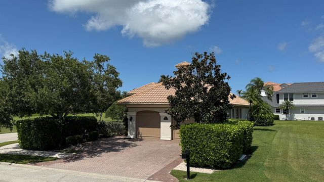 102 SE RIO PALERMO, Port St. Lucie, FL 34984