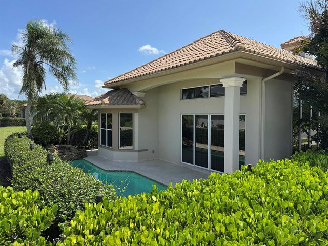 102 SE RIO PALERMO, Port St. Lucie, FL 34984