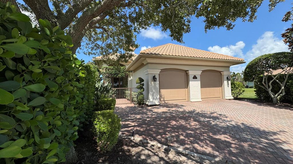 102 SE RIO PALERMO, Port St. Lucie, FL 34984