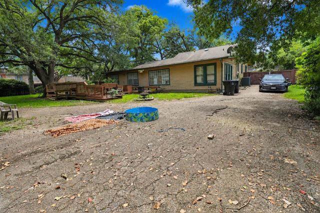315 S Johnson Street, Alvin, TX 77511