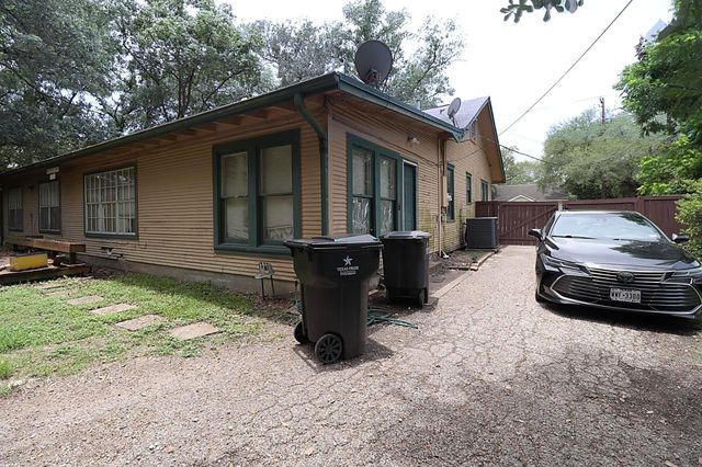 315 S Johnson Street, Alvin, TX 77511