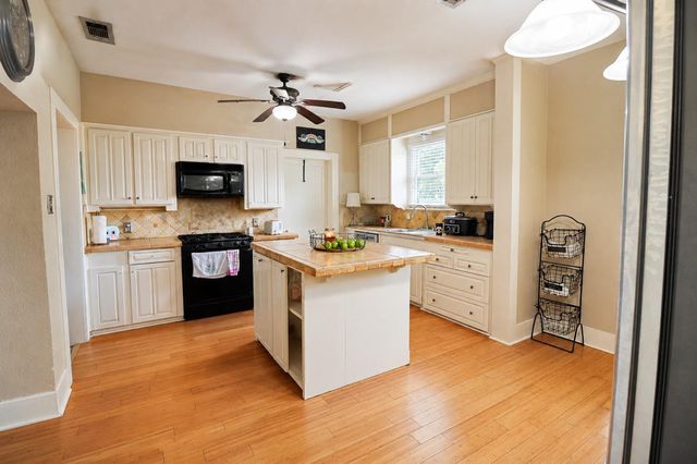 315 S Johnson Street, Alvin, TX 77511