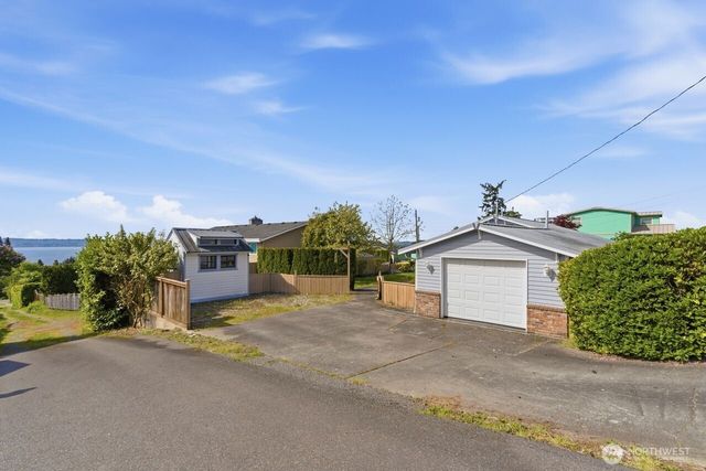 21204 3rd Avenue S, Des Moines, WA 98198