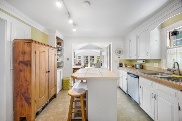 12 Rolfes Ln, Newbury, MA 01951