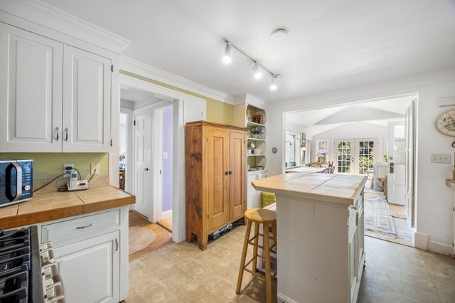 12 Rolfes Ln, Newbury, MA 01951