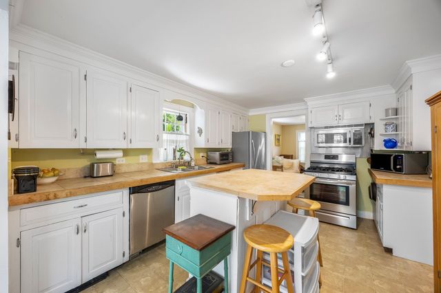 12 Rolfes Ln, Newbury, MA 01951