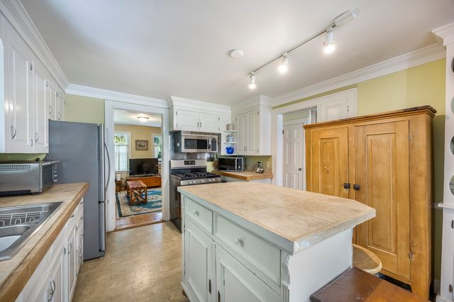 12 Rolfes Ln, Newbury, MA 01951