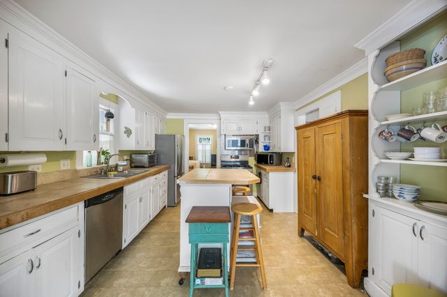 12 Rolfes Ln, Newbury, MA 01951