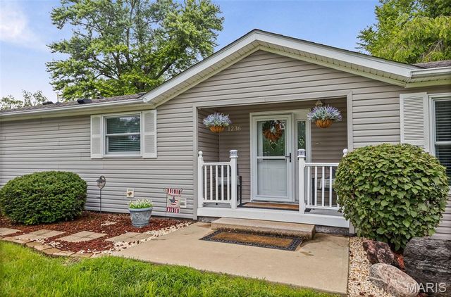 1236 S Clinton Road, Caseyville, IL 62232
