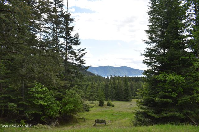 2132 W Spring Creek Road, Hope, ID 83836