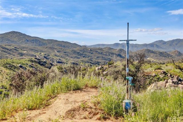 2 Decker Canyon Road, Ortega Mountain, CA 92530