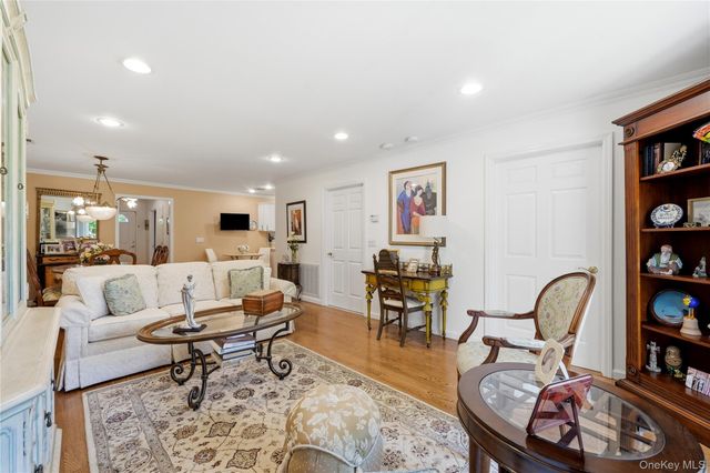 907 Altessa Boulevard, Melville, NY 11747