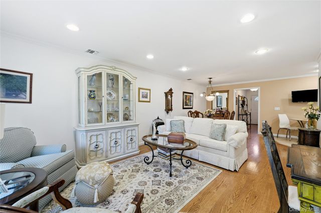 907 Altessa Boulevard, Melville, NY 11747