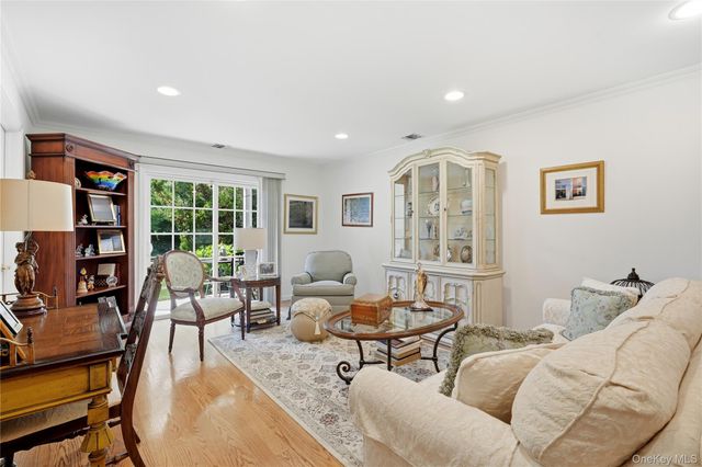 907 Altessa Boulevard, Melville, NY 11747
