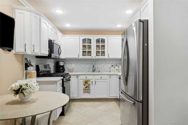 907 Altessa Boulevard, Melville, NY 11747