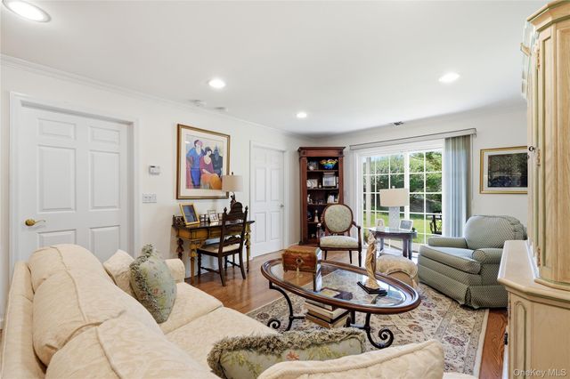 907 Altessa Boulevard, Melville, NY 11747