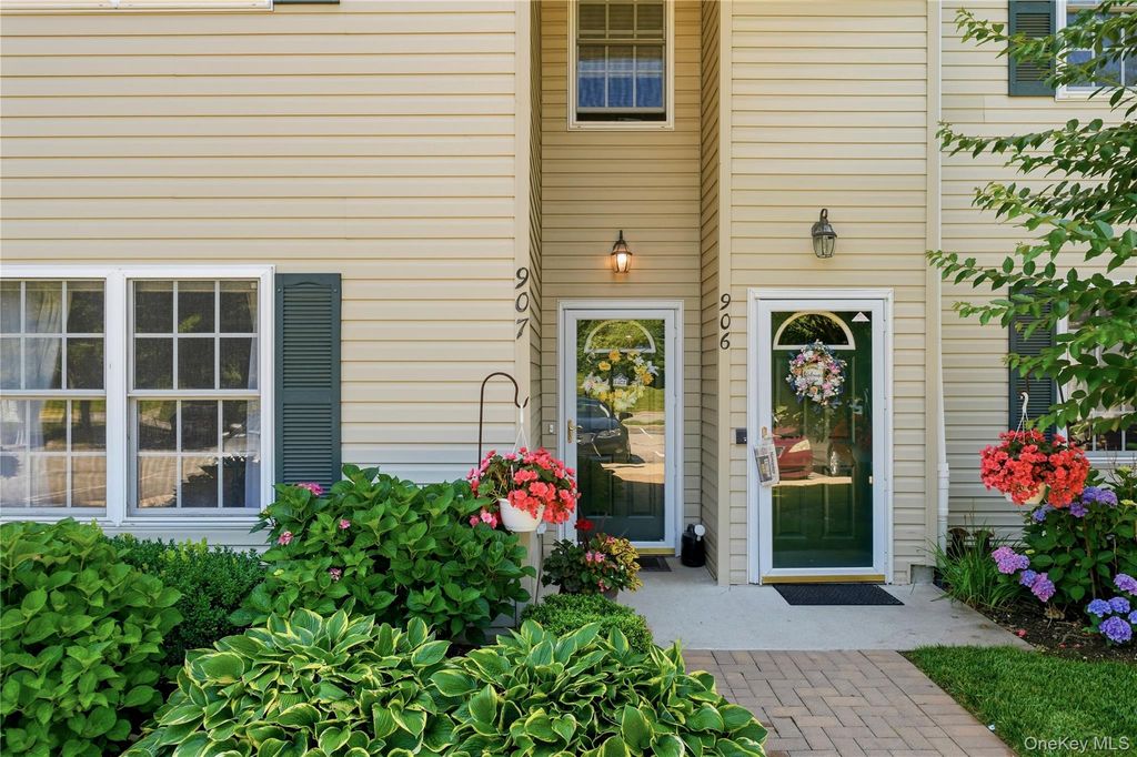 907 Altessa Boulevard, Melville, NY 11747