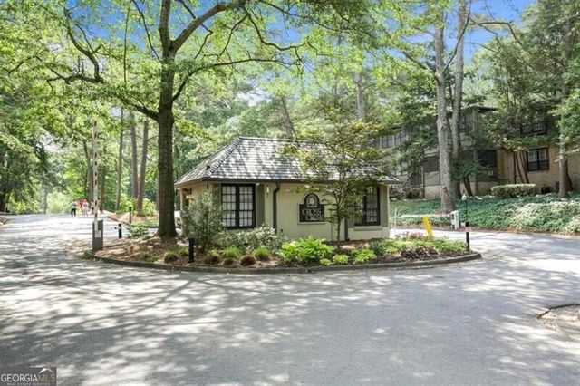 8 Arpege Way NW, Atlanta, GA 30327