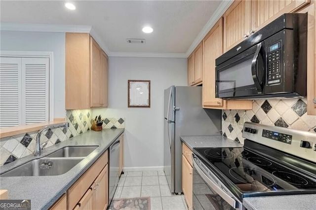 8 Arpege Way NW, Atlanta, GA 30327