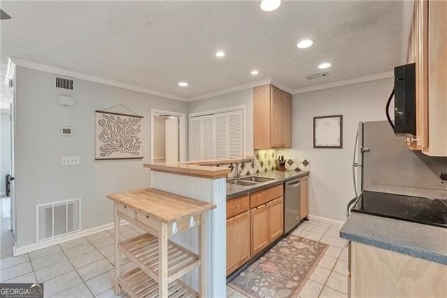 8 Arpege Way NW, Atlanta, GA 30327