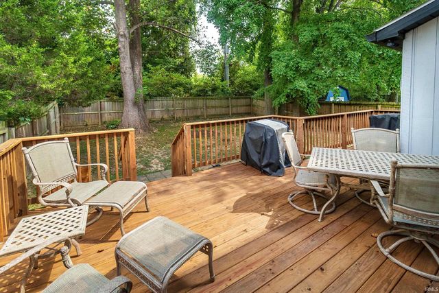 5622 Maple Lane, Newburgh, IN 47630