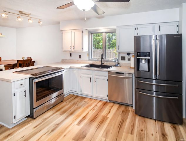 5622 Maple Lane, Newburgh, IN 47630