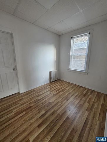 124 Farnham Avenue, Garfield, NJ 07026
