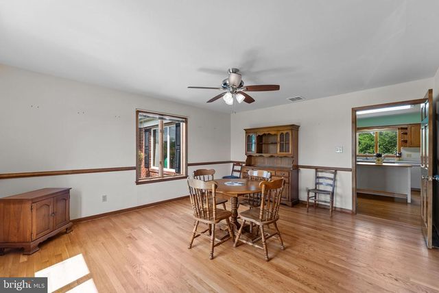 11889 CEMETERY RD, Remington, VA 22734