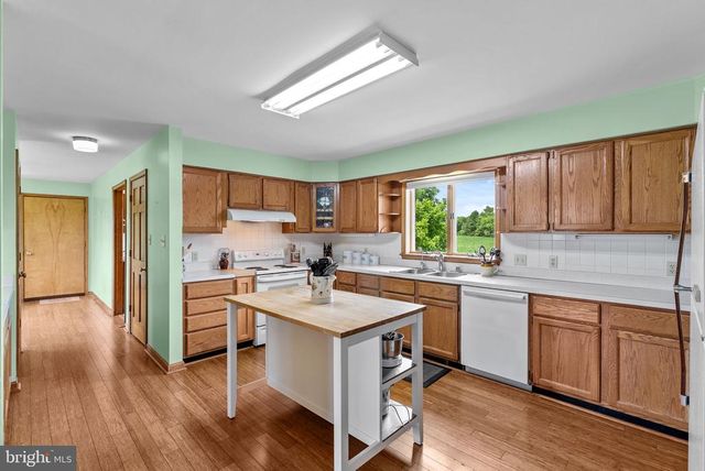 11889 CEMETERY RD, Remington, VA 22734