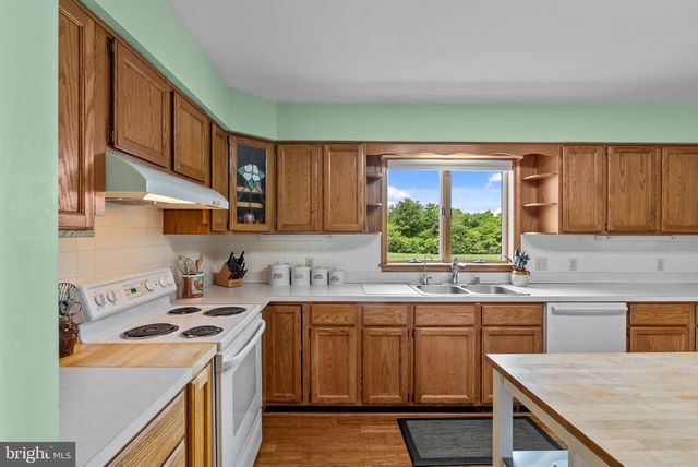 11889 CEMETERY RD, Remington, VA 22734