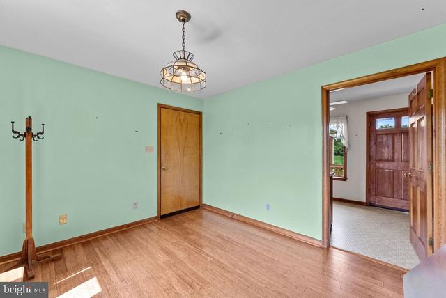 11889 CEMETERY RD, Remington, VA 22734