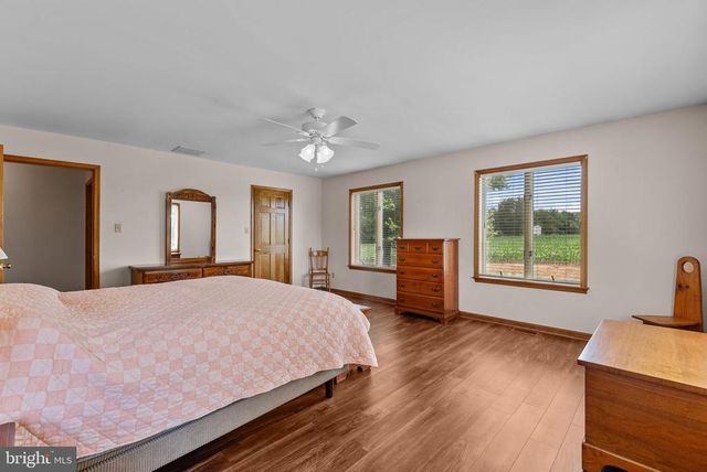 11889 CEMETERY RD, Remington, VA 22734