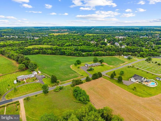 11889 CEMETERY RD, Remington, VA 22734