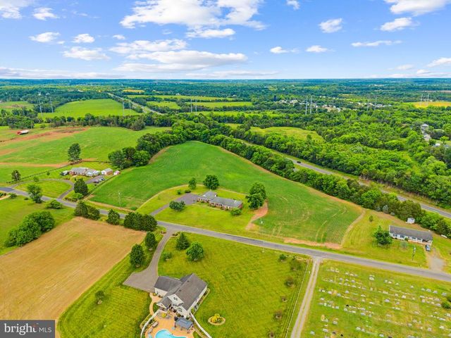 11889 CEMETERY RD, Remington, VA 22734