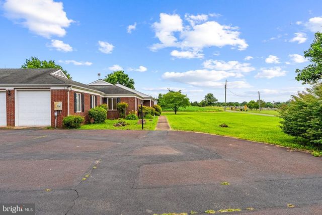 11889 CEMETERY RD, Remington, VA 22734
