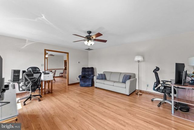 11889 CEMETERY RD, Remington, VA 22734