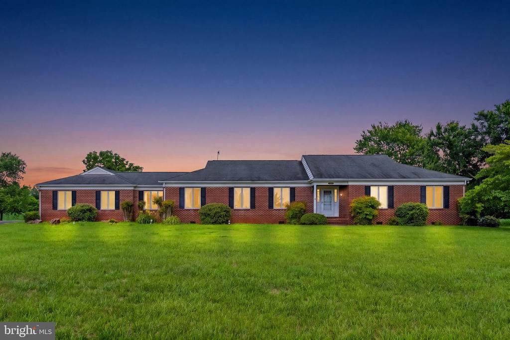 11889 CEMETERY RD, Remington, VA 22734