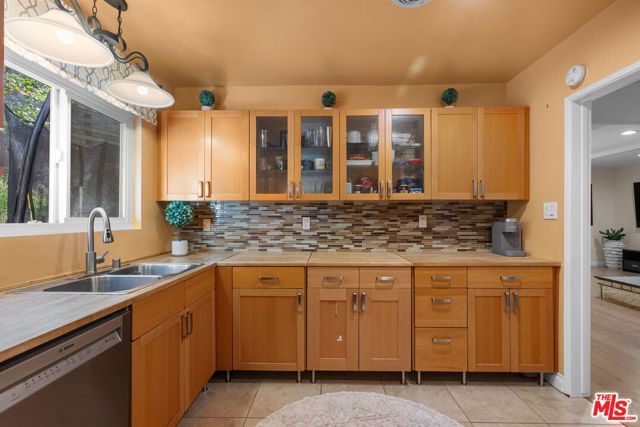 4300 Pampas Road, Woodland Hills (los Angeles), CA 91364
