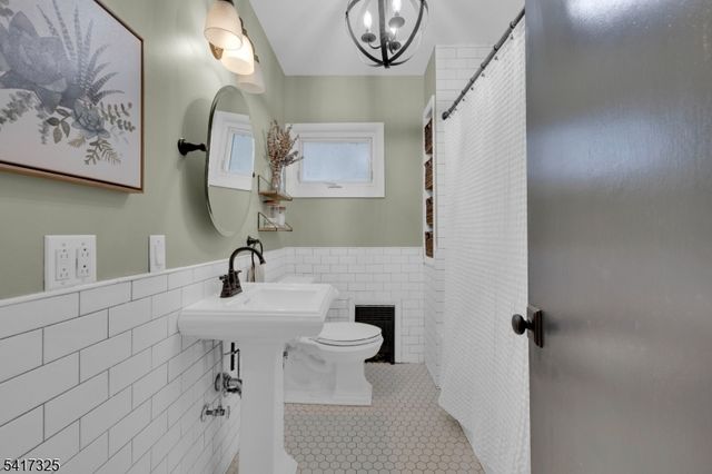 17 Lane Ave, West Caldwell Twp., NJ 07006