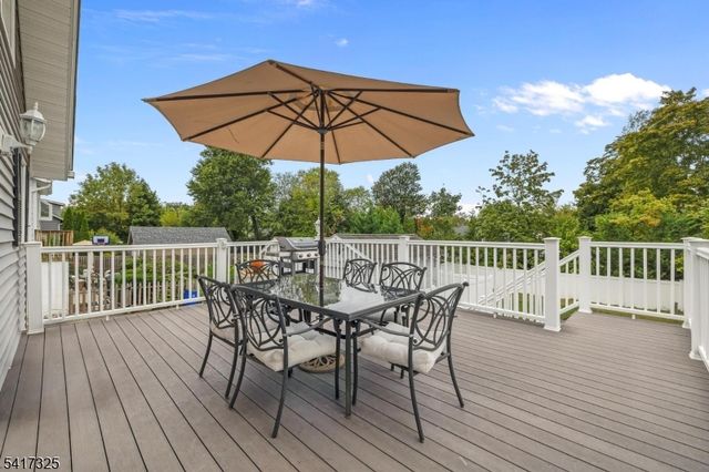 17 Lane Ave, West Caldwell Twp., NJ 07006