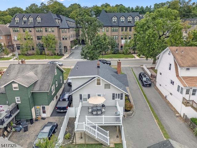 17 Lane Ave, West Caldwell Twp., NJ 07006